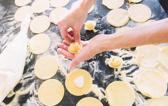 Kitchen Confidential with Linda Hampsten Fox