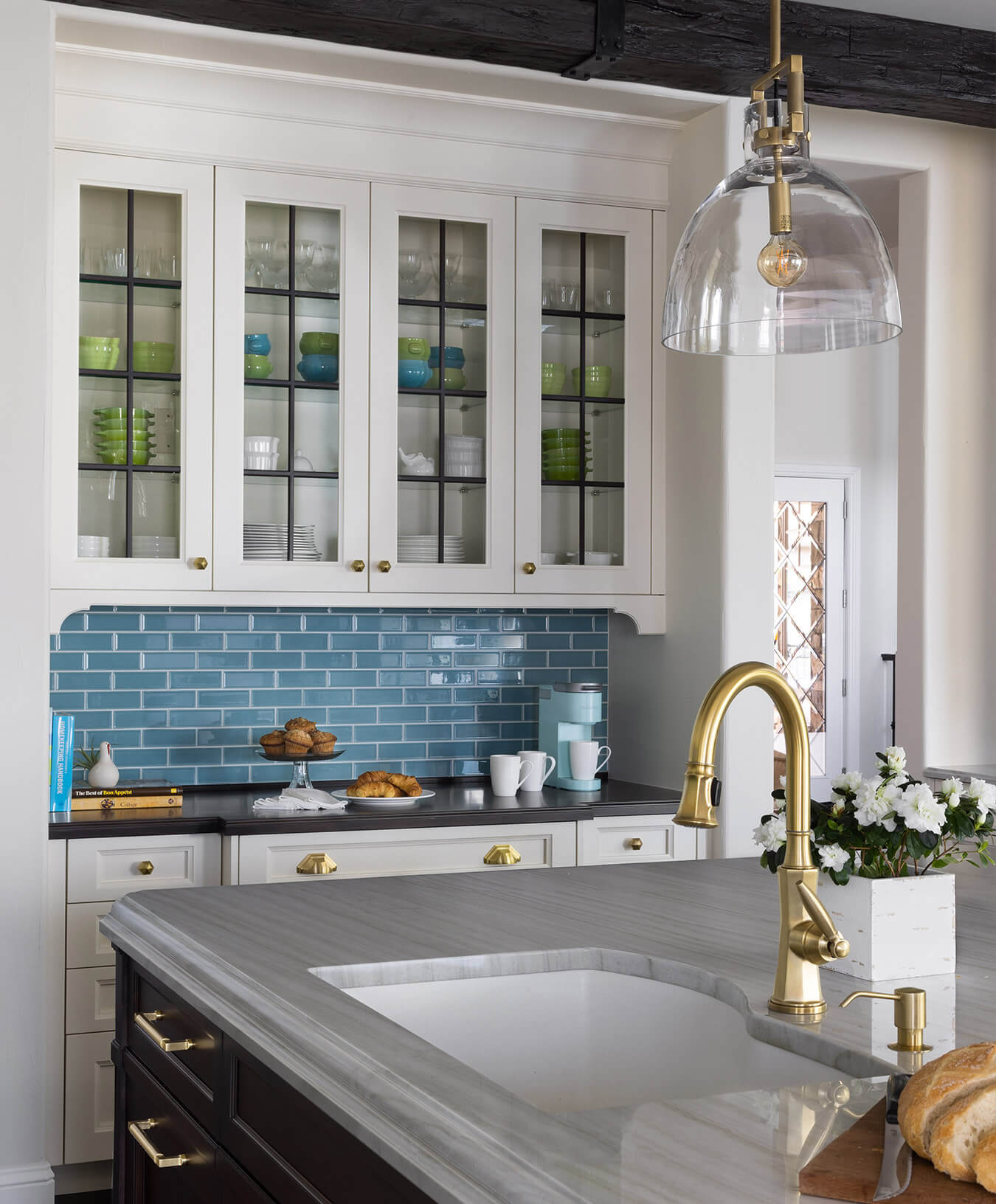 Bringing Color Into the Kitchen<br />

