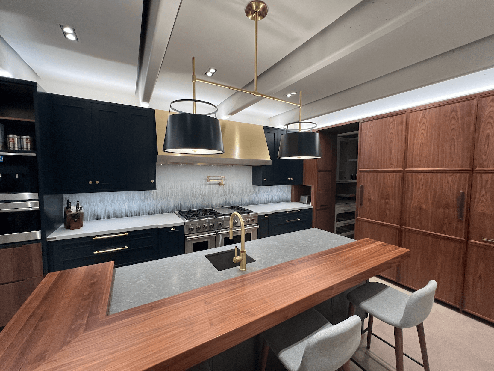 Visit a Kitchen Showroom Before Designing a Luxury Kitchen